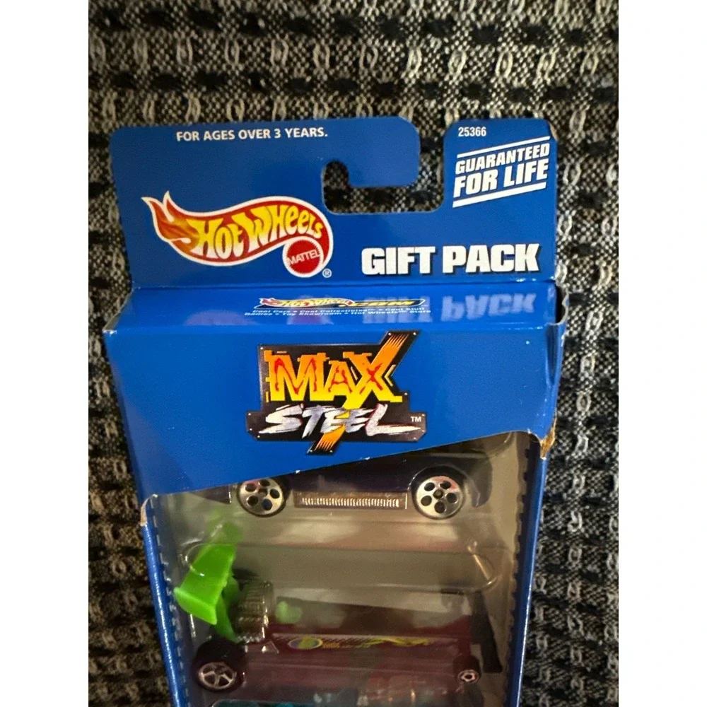 Hot Wheels MAX STEEL TURBO RACER Diecast Car